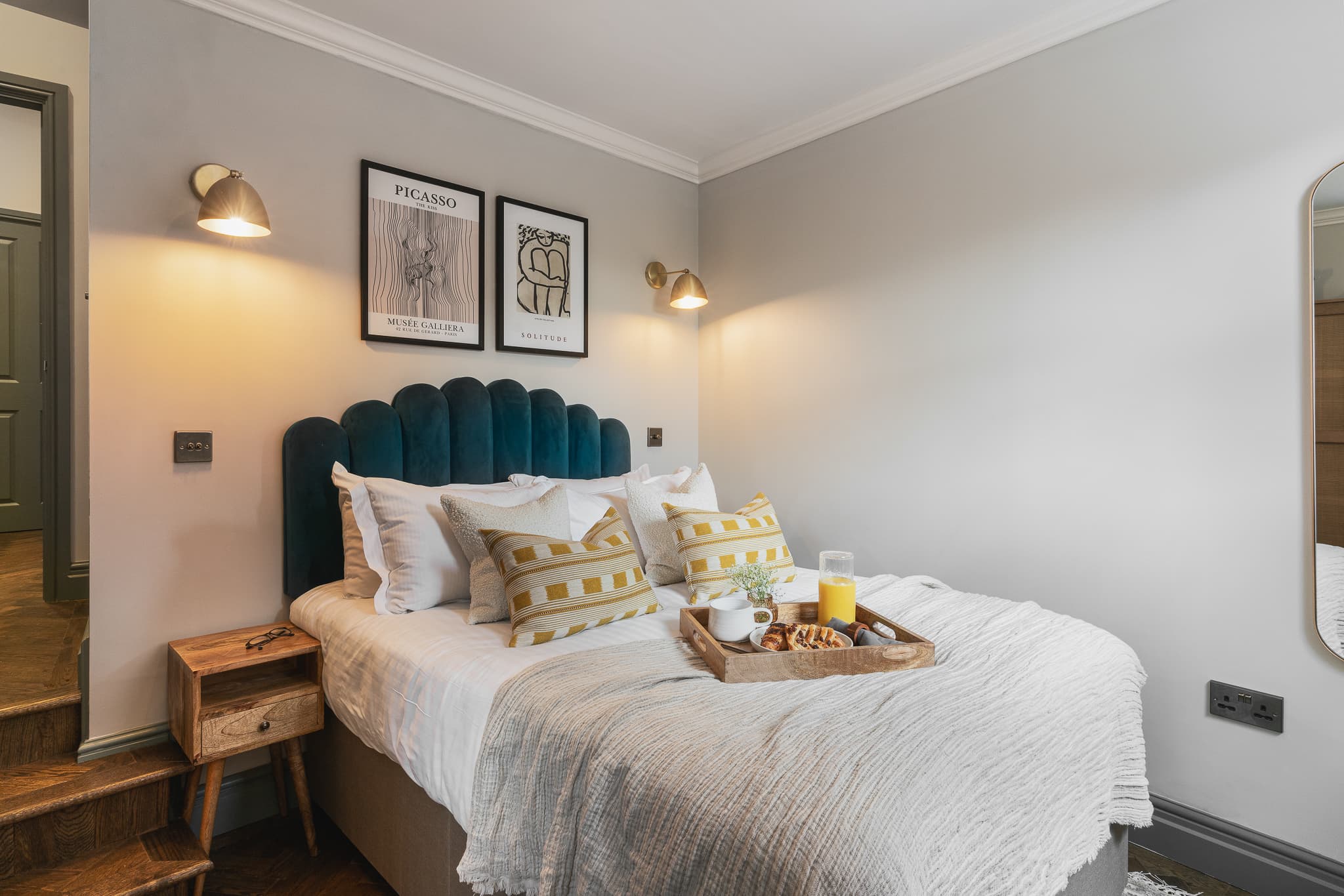 092301-155StMichaelsHill-YourApartment-16