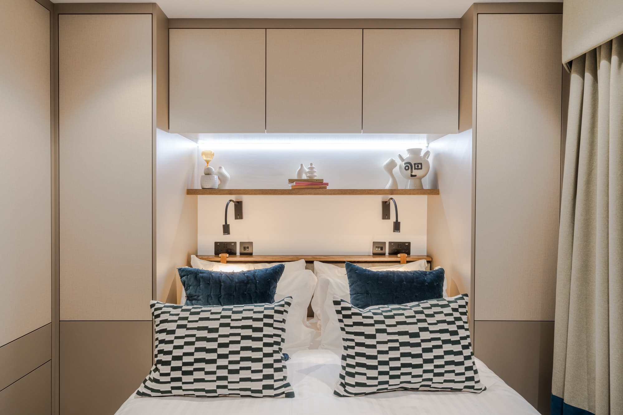 2-1-Kensington-Serviced-Apartments-Apartment-3