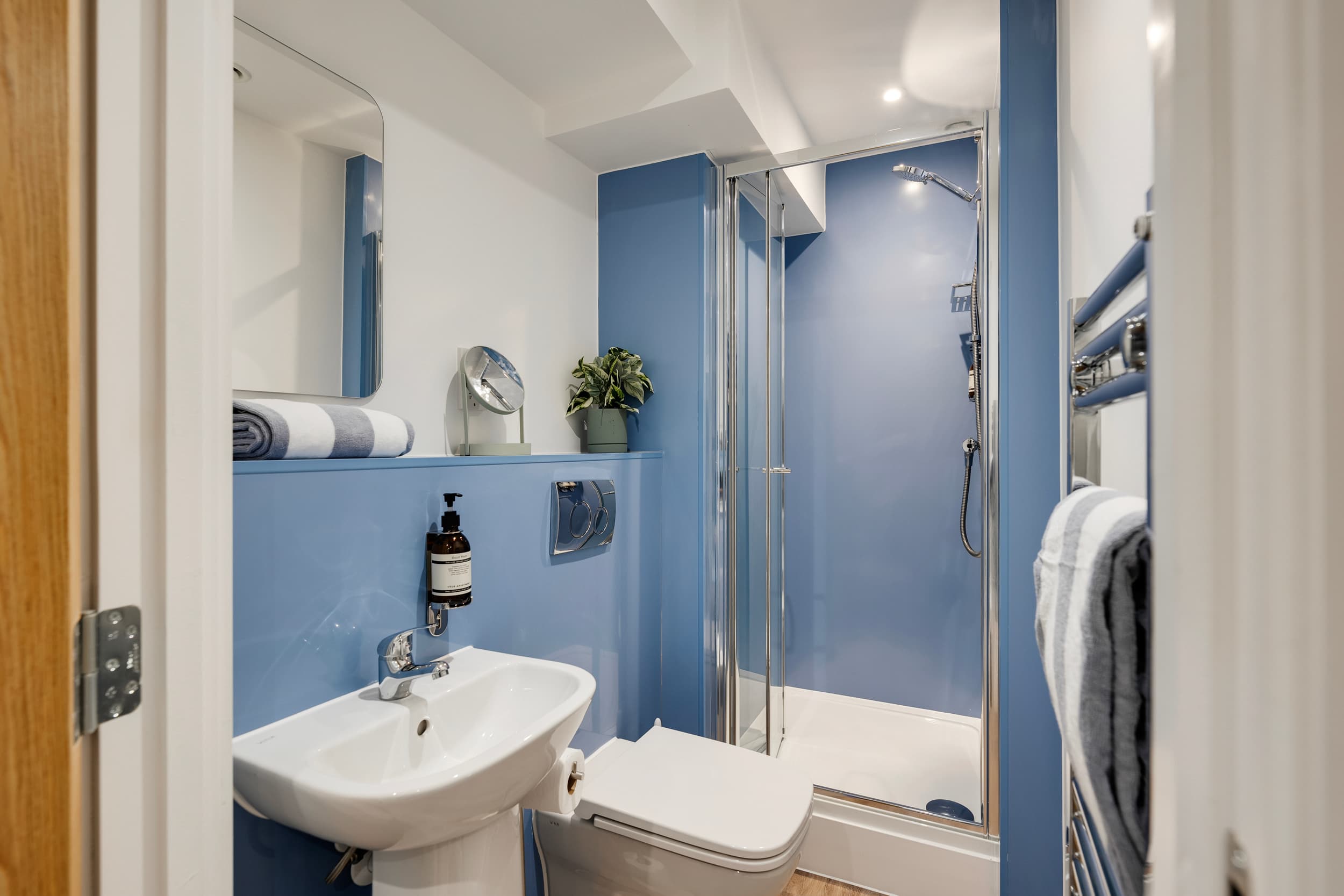 Bathroom-at-Your-Apartment-Colston-Street-studio