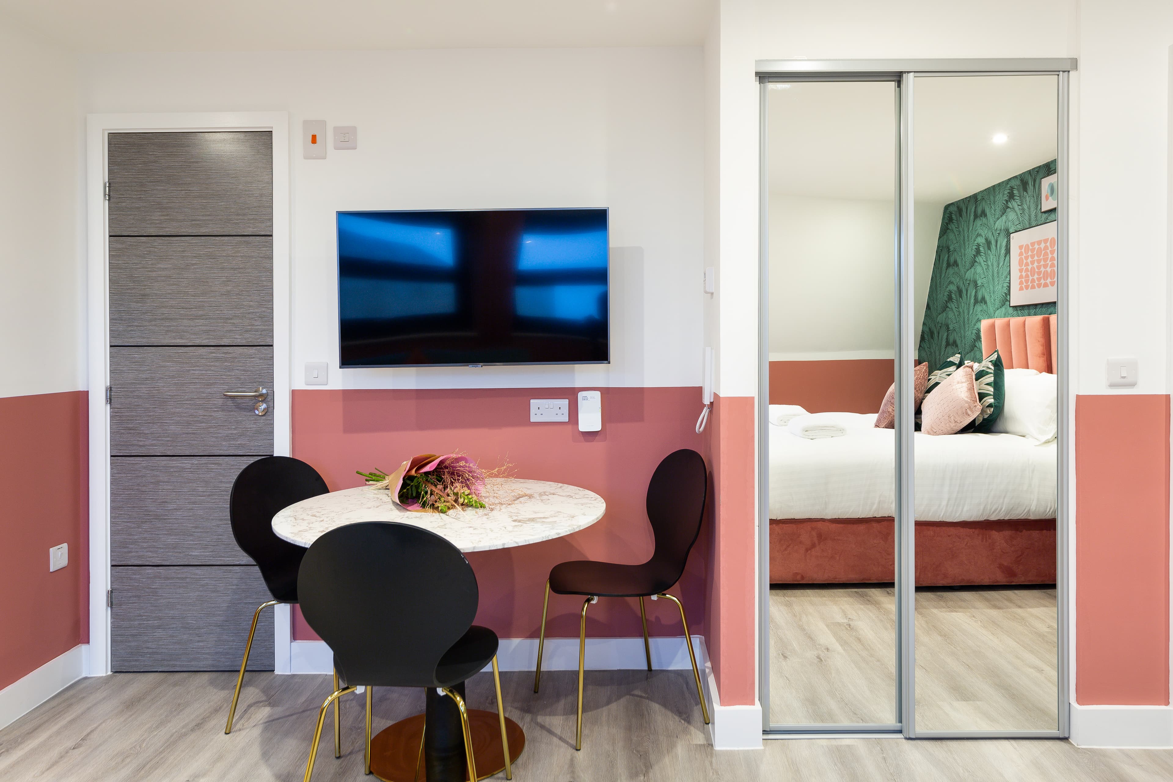 Clifton Village Serviced Apartments King616