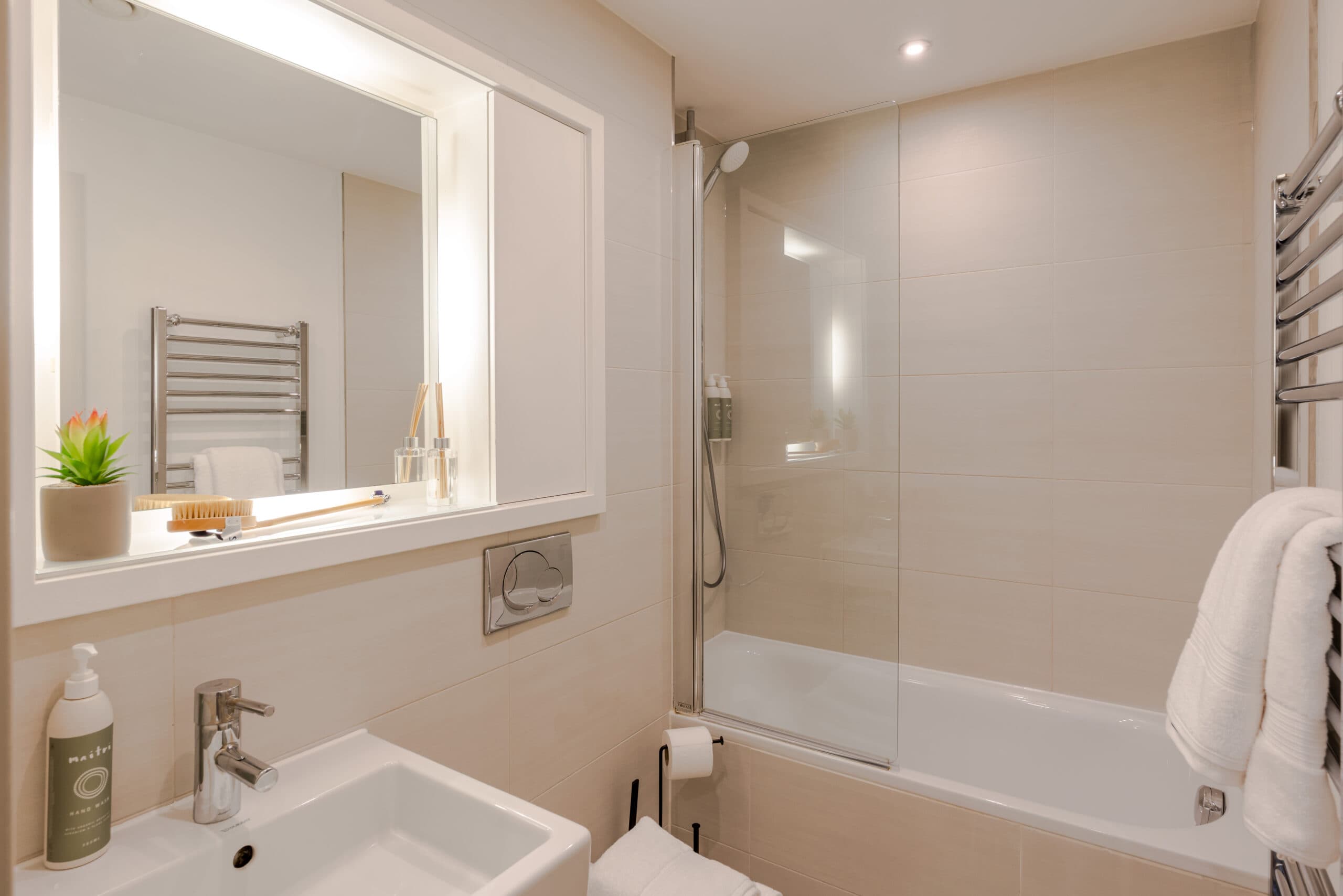 Flat-11-10-Tower-of-London-Serviced-Apartments-scaled