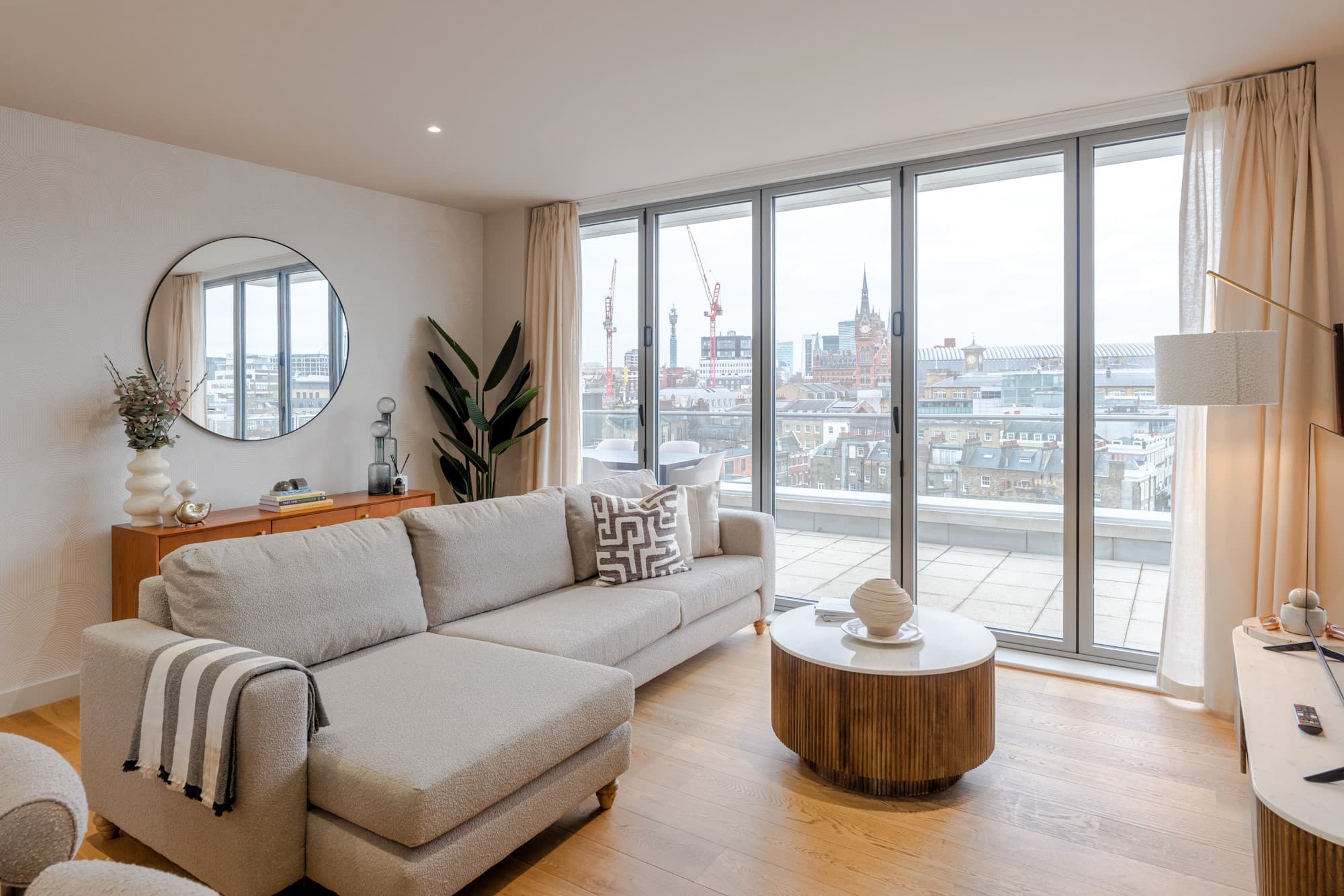 Kings-Cross-Serviced-Apartments-Penthouse-With-Balcony-1