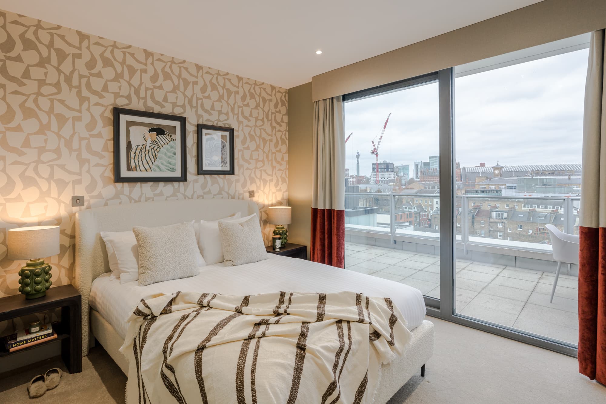 Kings-Cross-Serviced-Apartments-Penthouse-With-Balcony-12
