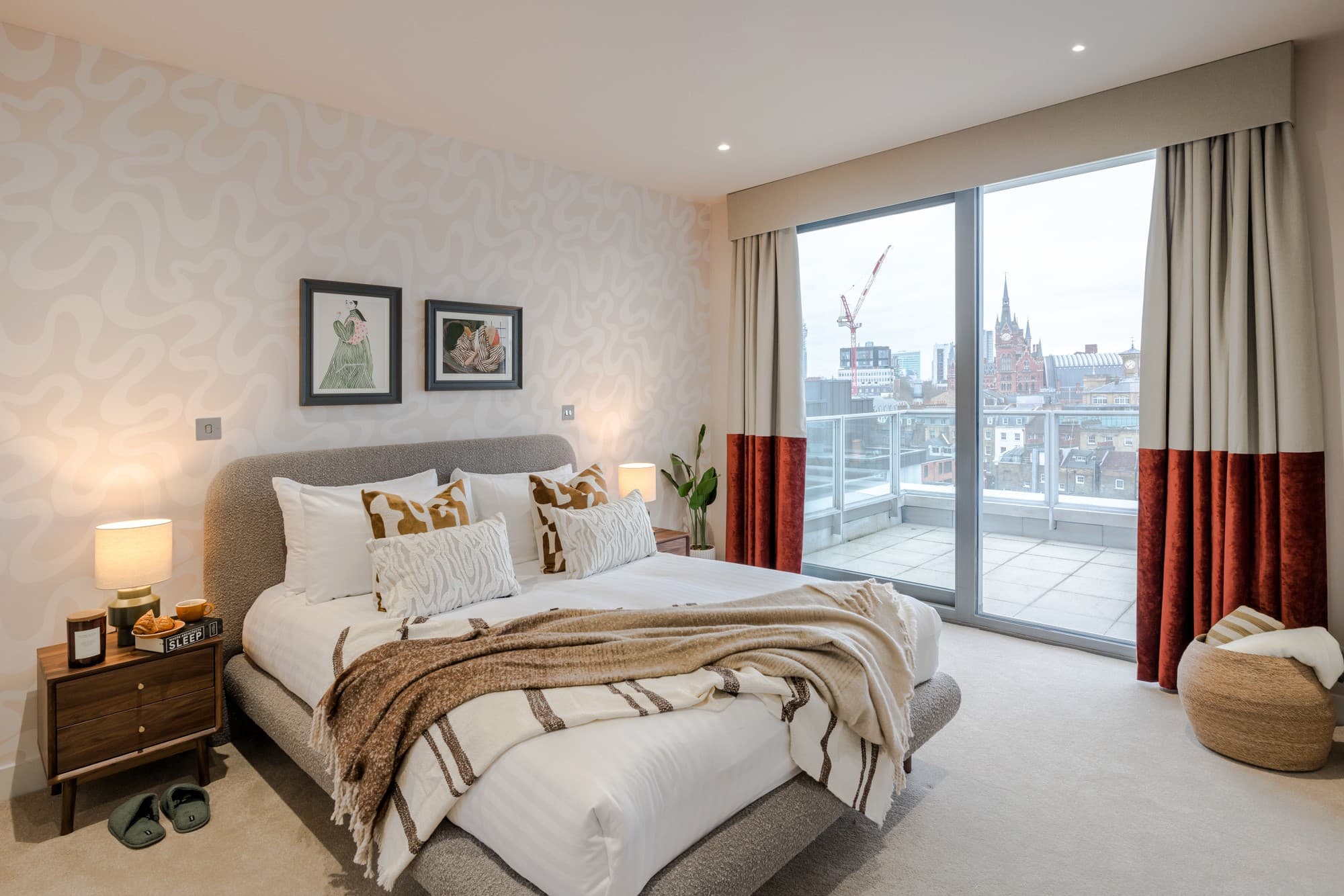 Kings-Cross-Serviced-Apartments-Penthouse-With-Balcony-6