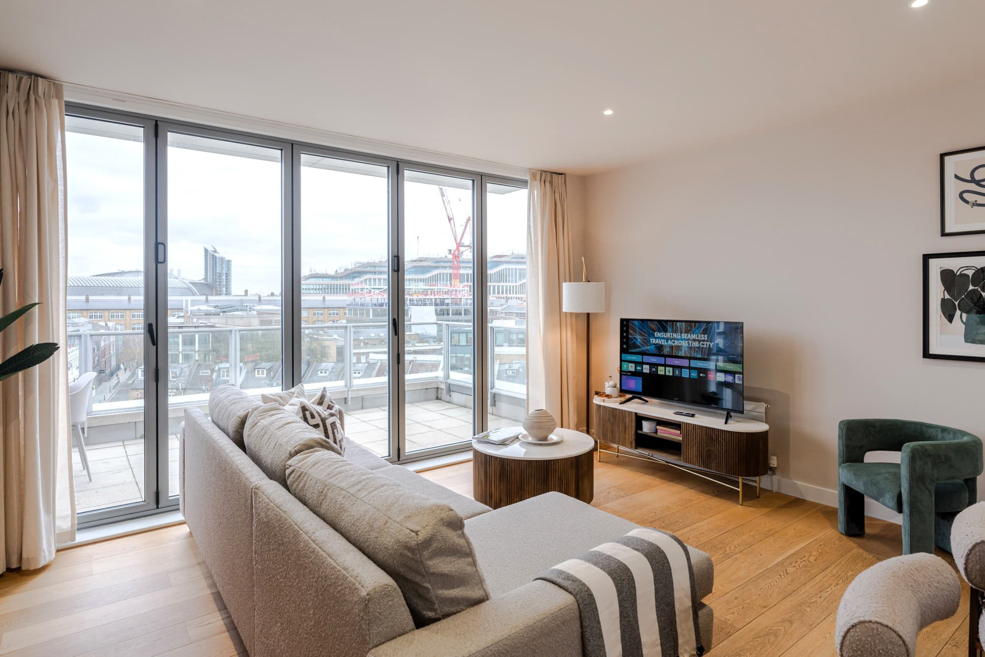 Kings-Cross-Serviced-Apartments-Penthouse-With-Balcony-2