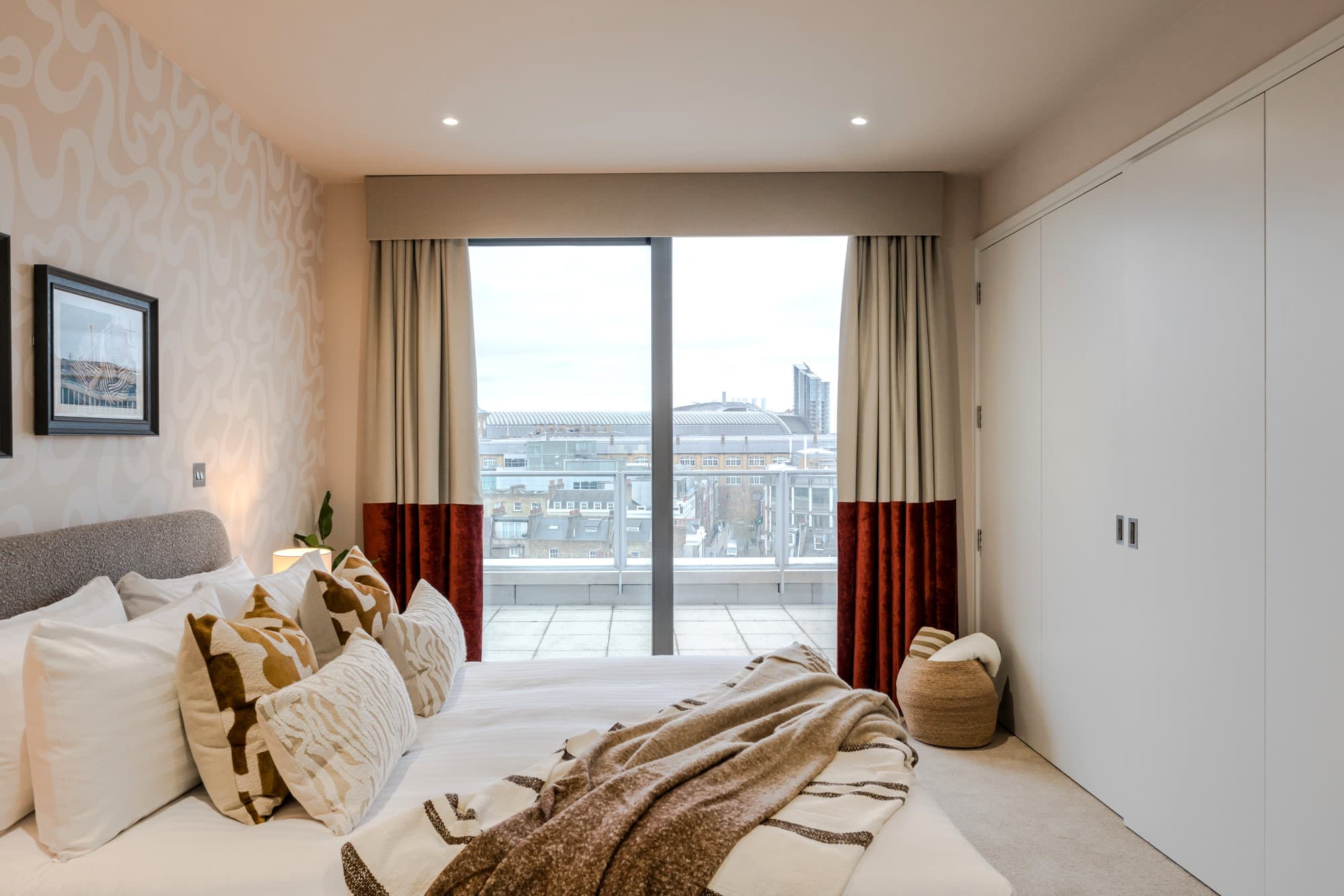 Kings-Cross-Serviced-Apartments-Penthouse-With-Balcony-7