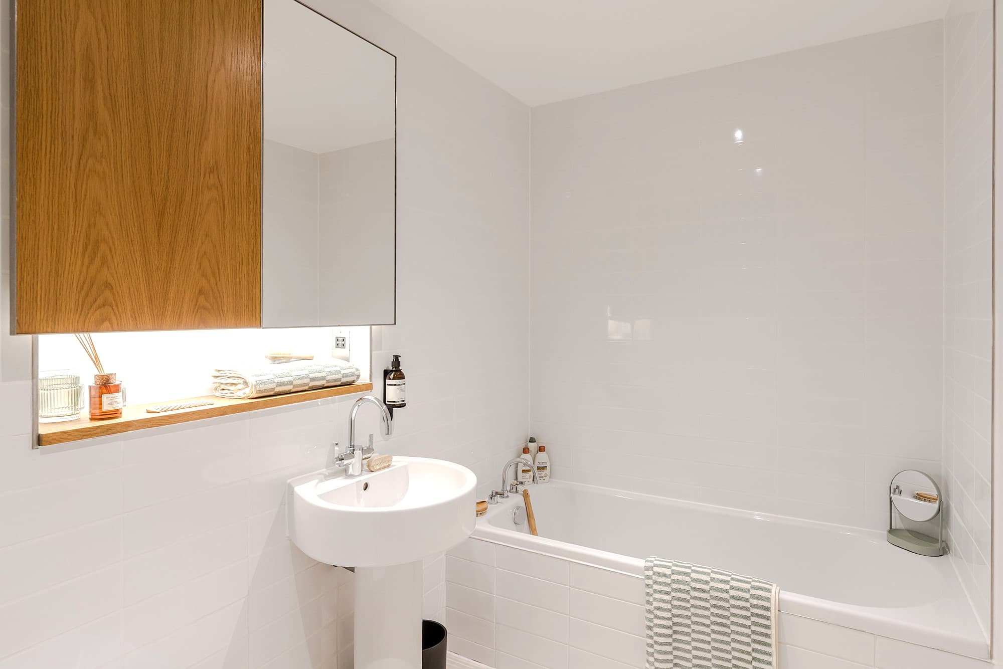 Kings-Cross-Serviced-Apartments-Two-Bed-With-Balcony-14