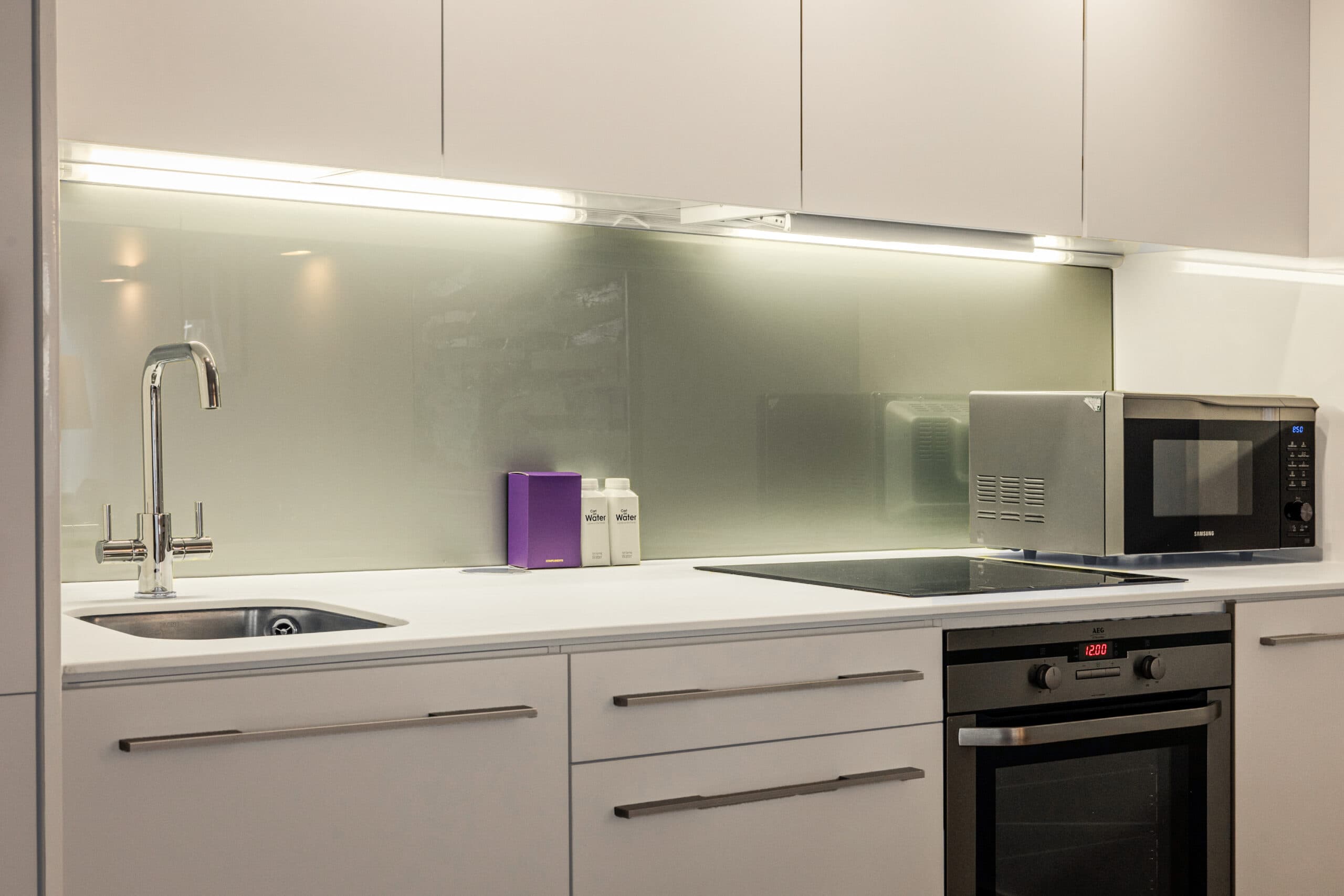 Liverpool-Street-Executive-1-Bedroom-Apartment-with-Balcony-3-scaled