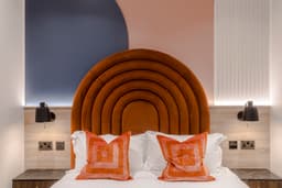 Milton Keynes Aparthotel with Balcony