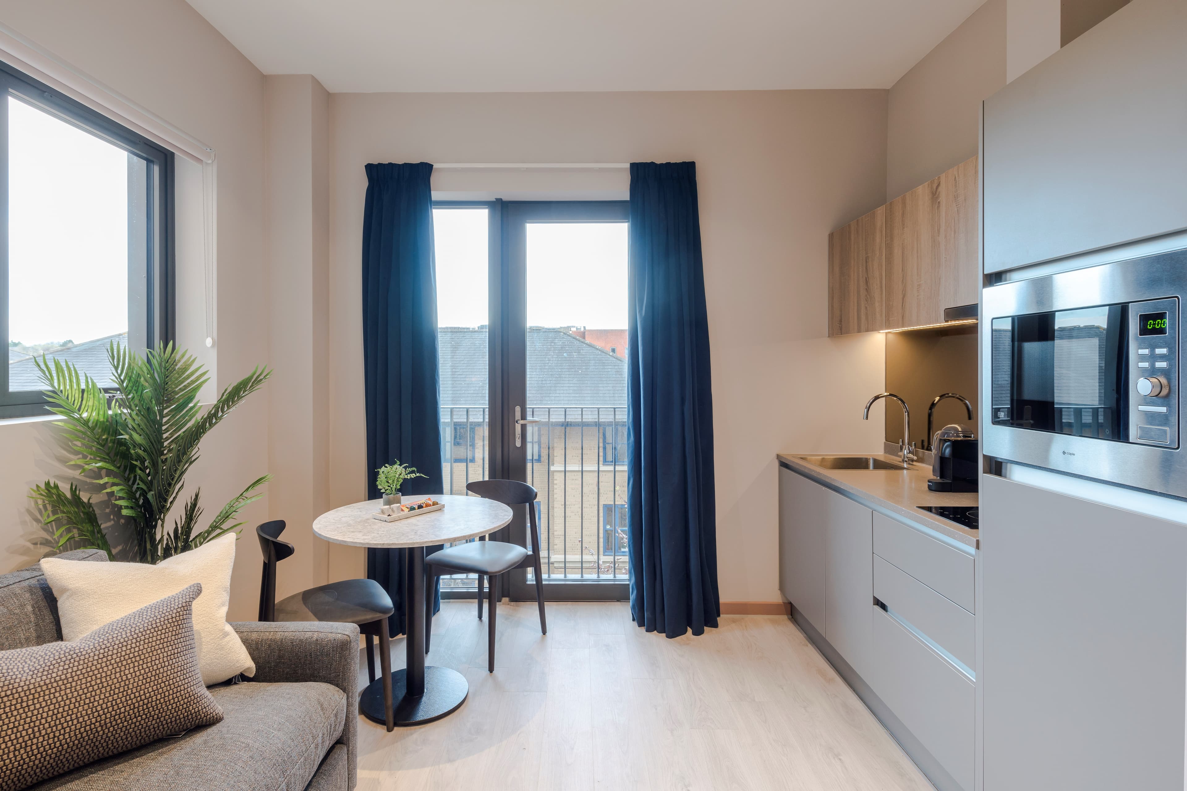 Serviced Apartment Milton Keynes Studio Bed with Sofa5