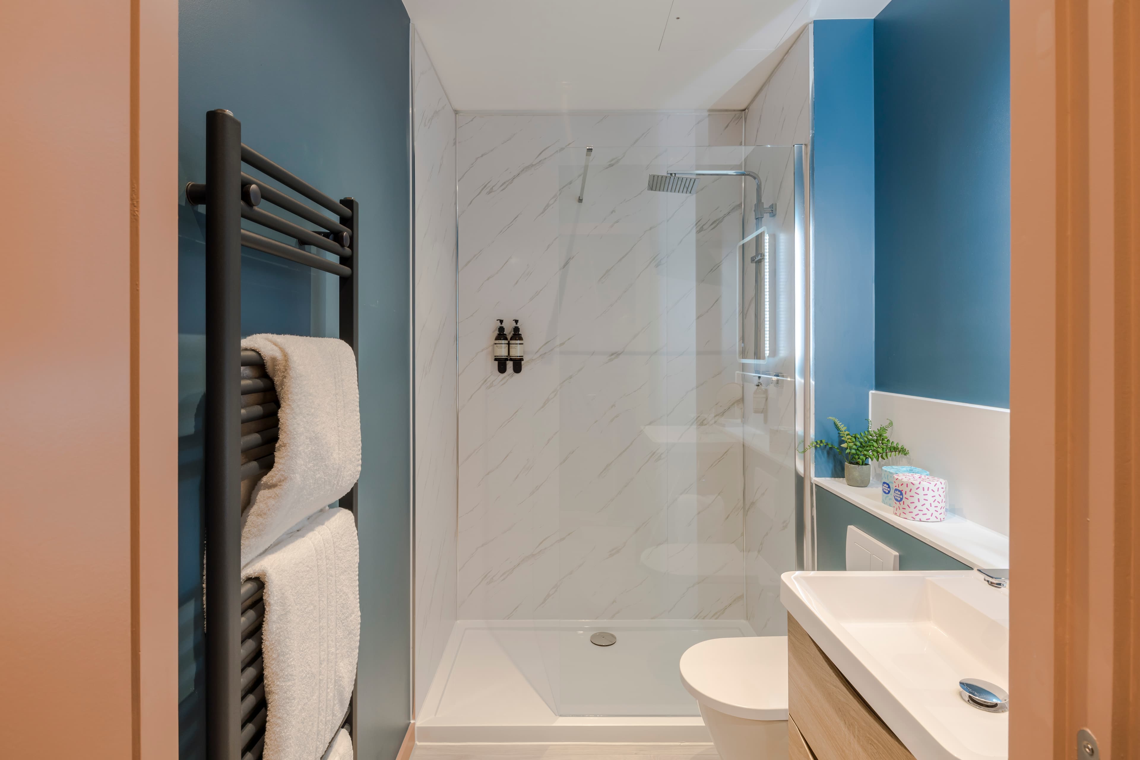 Serviced Apartment Milton Keynes Studio Bed with Sofa9