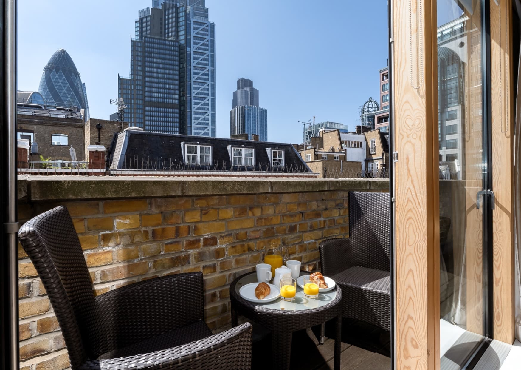 Serviced Apartments in Liverpool Street with City View