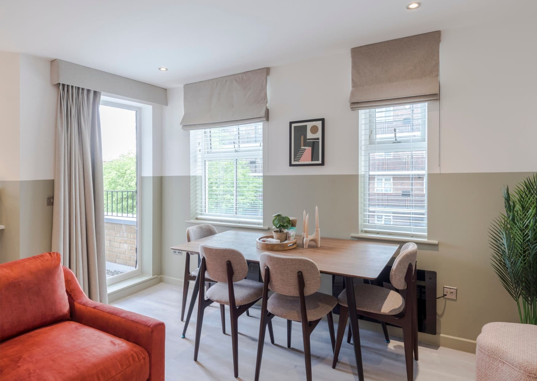 Serviced Apartments in Southwark with Dining Space
