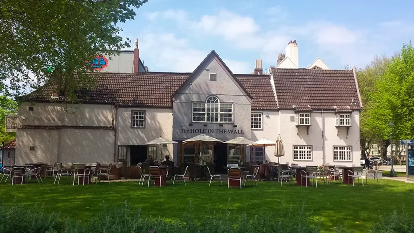 The-Hole-in-the-Wall-2