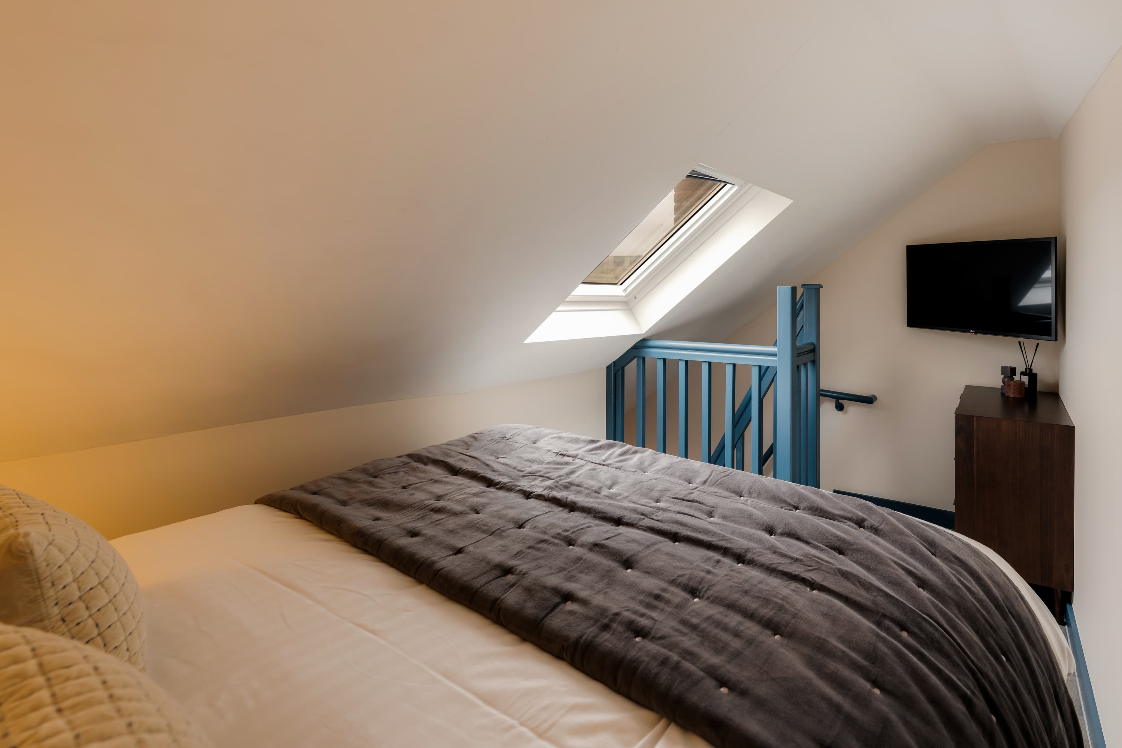 Tower Bridge Road Mezzanine Apartment331