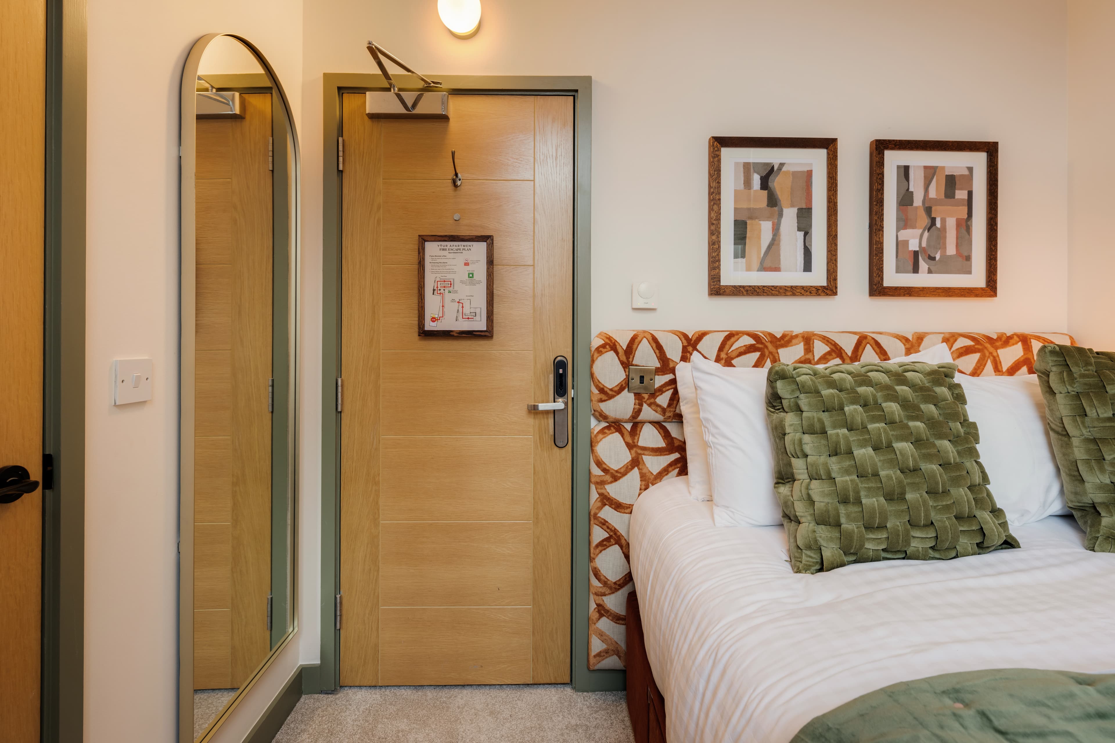 Tower Bridge Road Snug 3