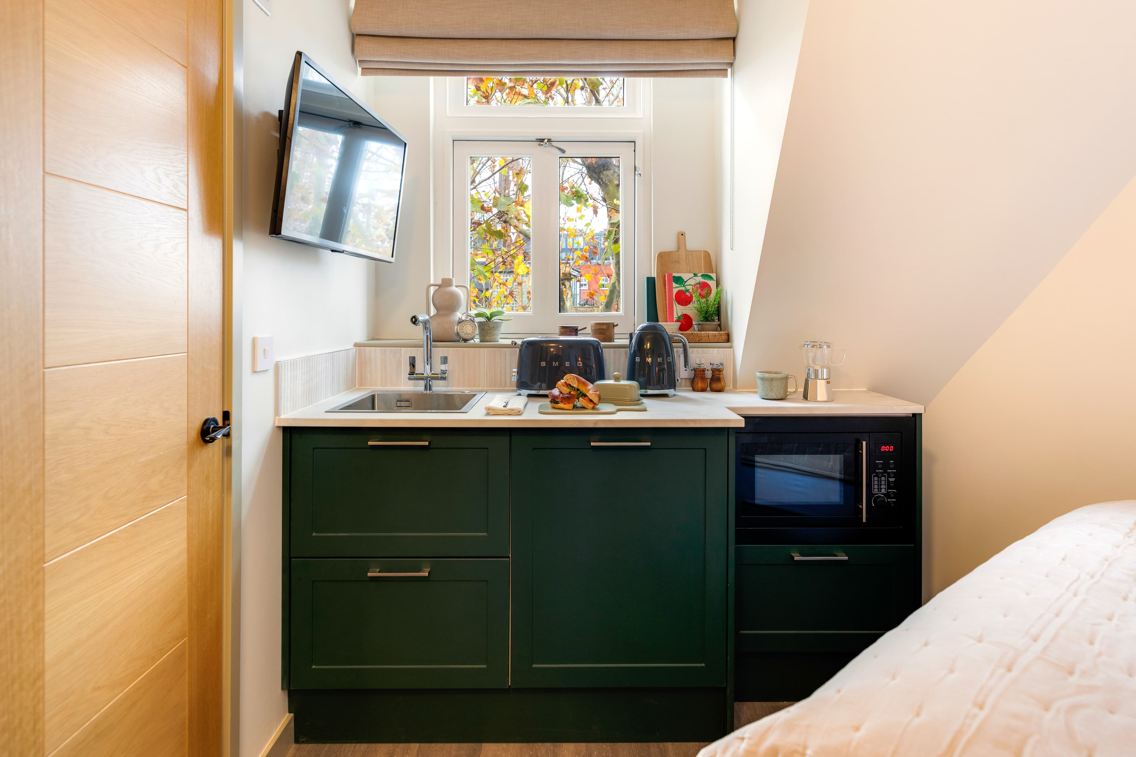 Tower Bridge Road Studio815