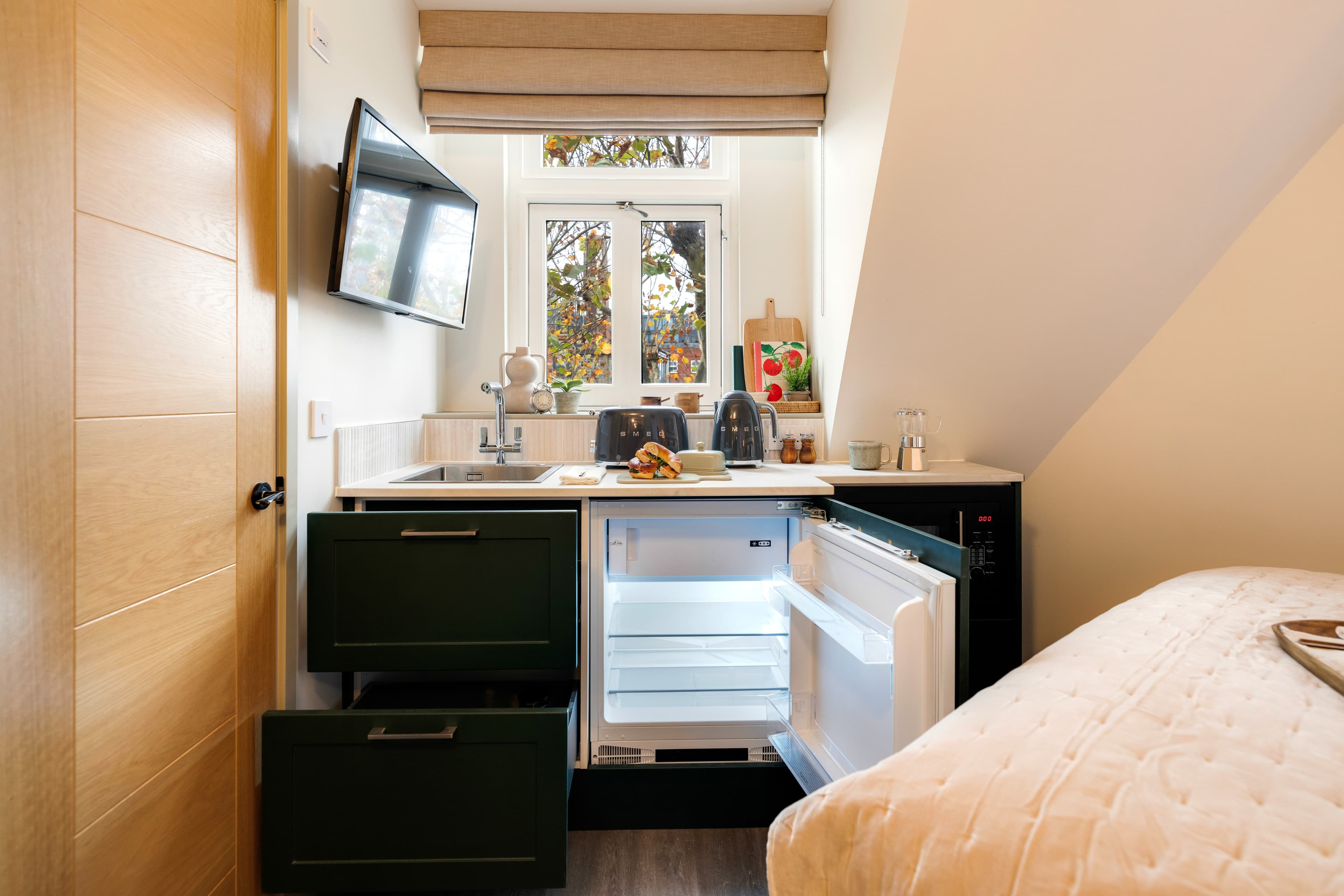 Tower Bridge Road Studio816