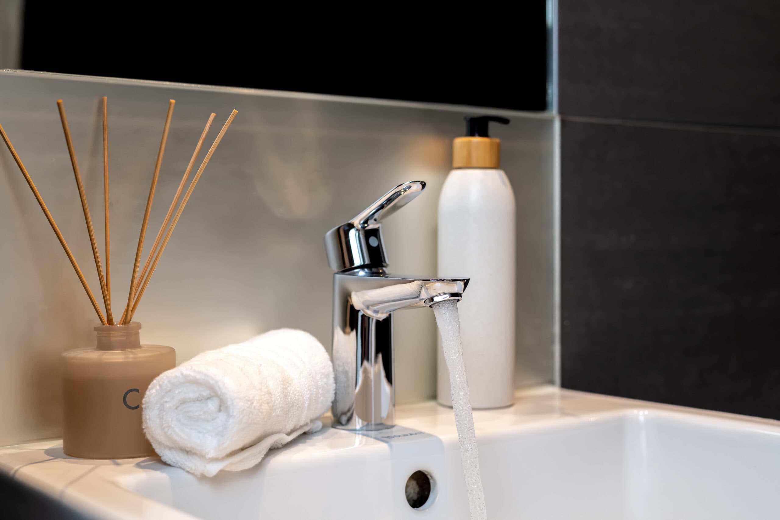 Your-Apartment-Liverpool-Street-Deluxe-1-Bedroom-Apartment-6-1-scaled