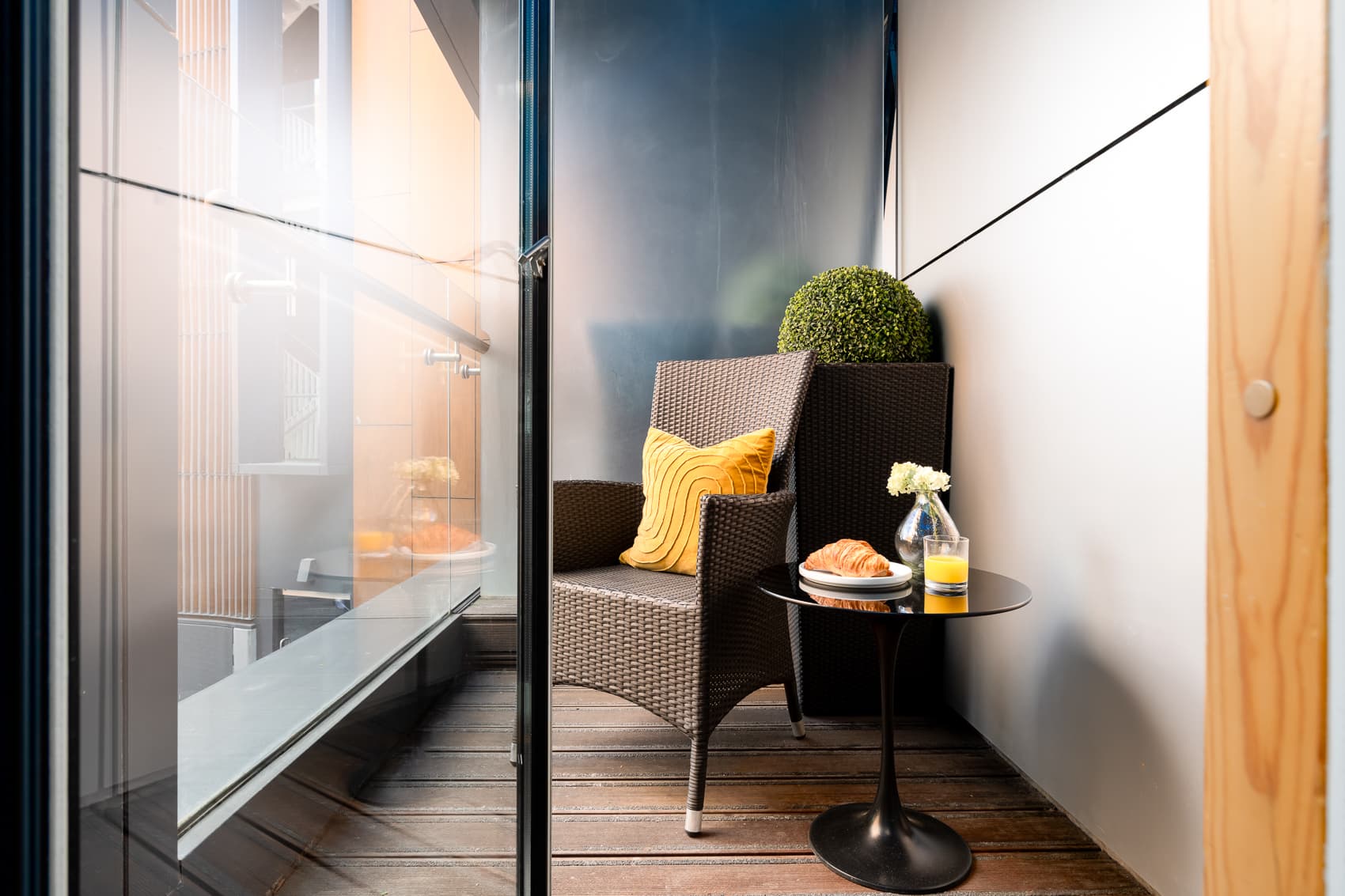 Your-Apartment-Liverpool-Street-Deluxe-1-Bedroom-With-Terrace-4