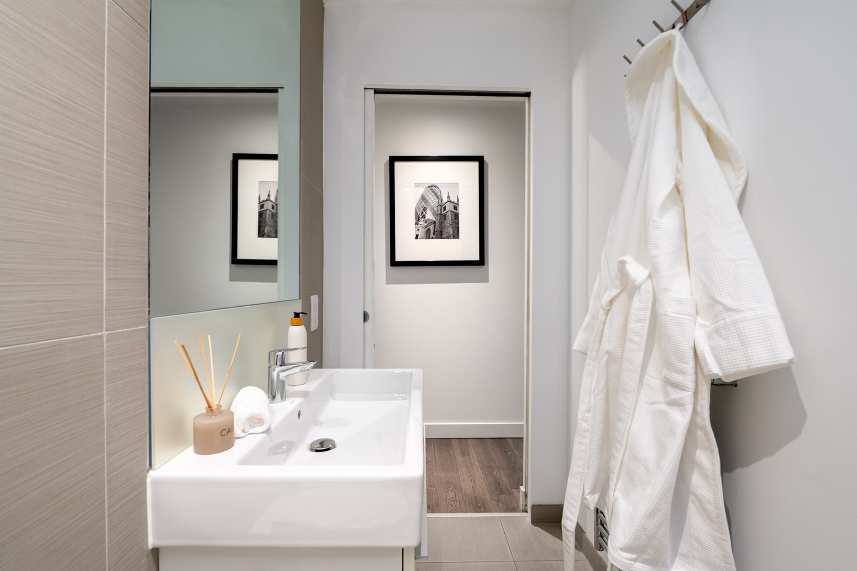 Your-Apartment-Liverpool-Street-Deluxe-1-Bedroom-With-Terrace-6