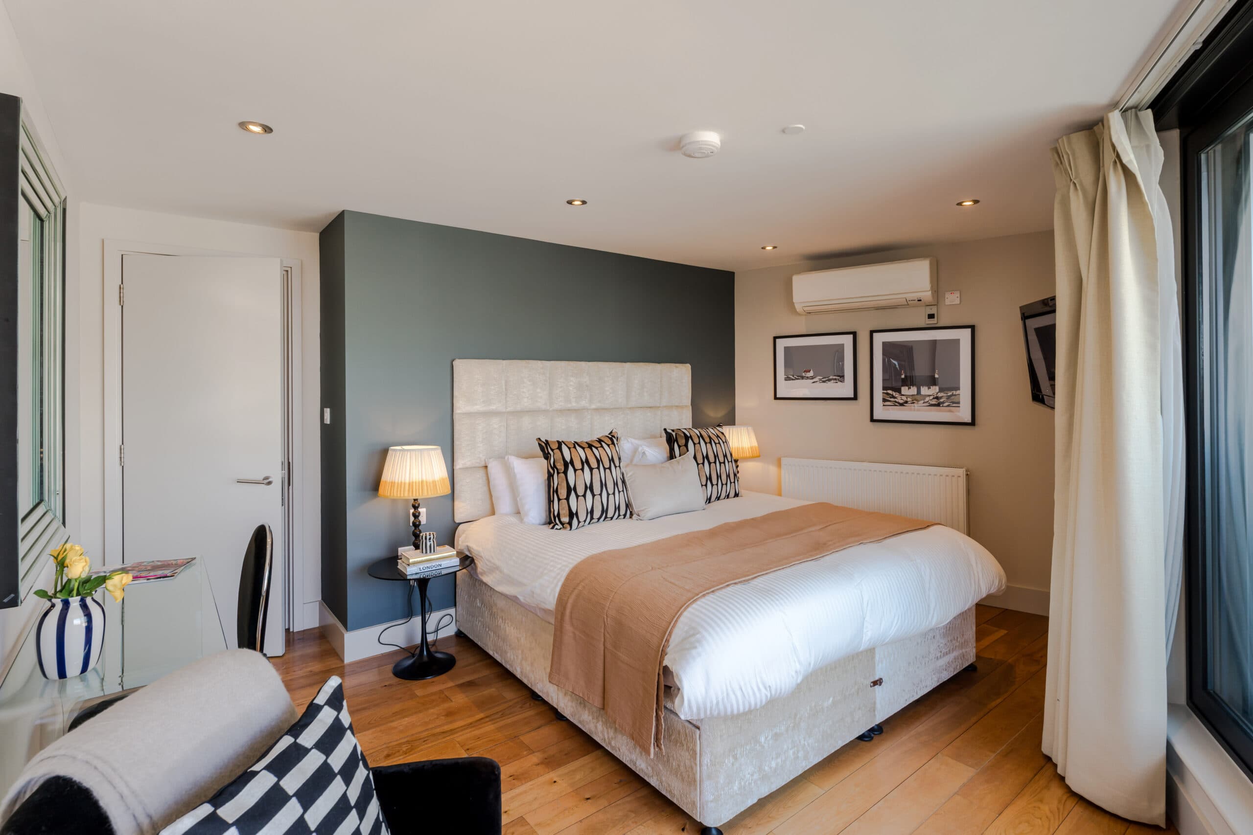 Your-Apartment-Penthouse-Lovat-Lane-Serviced-Apartments-17-scaled