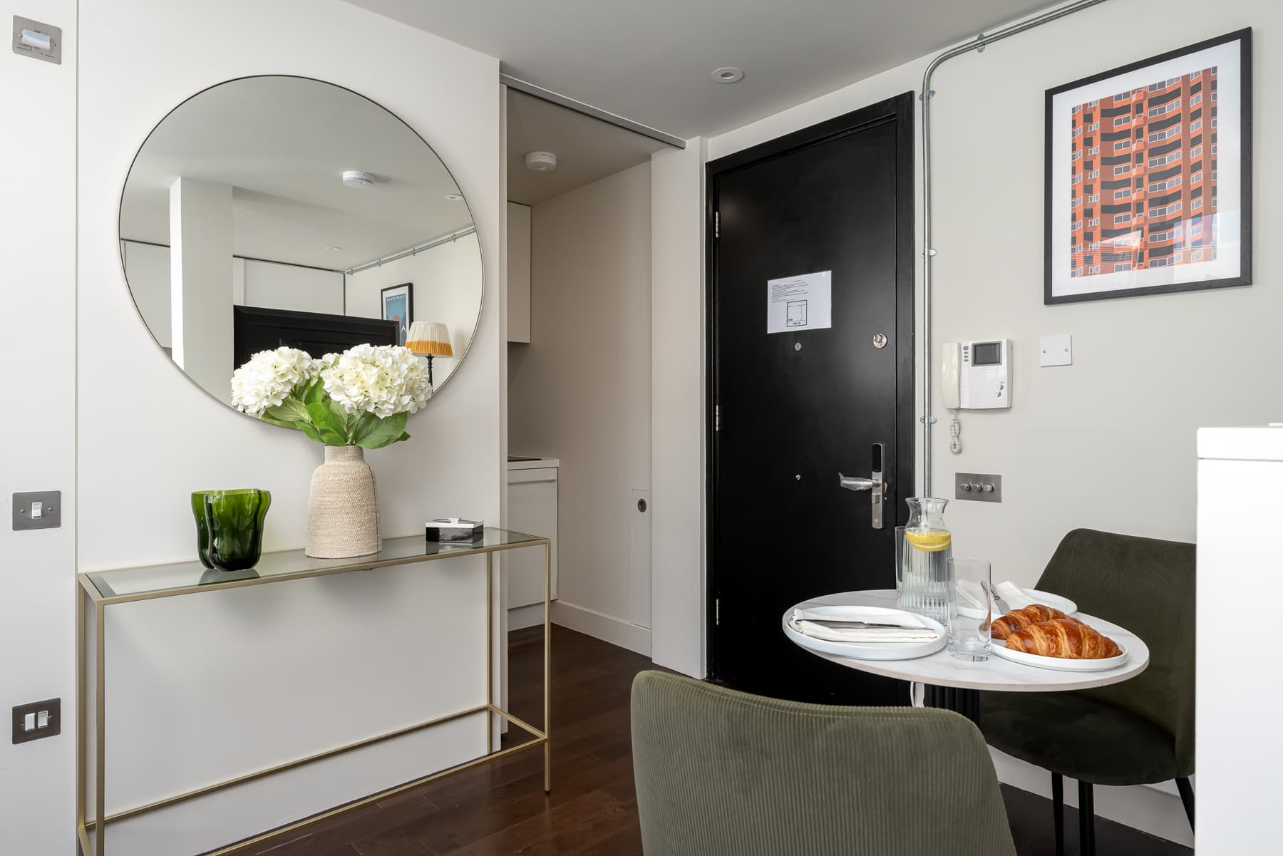 Your-Apartment-Tower-of-London-Studio-4