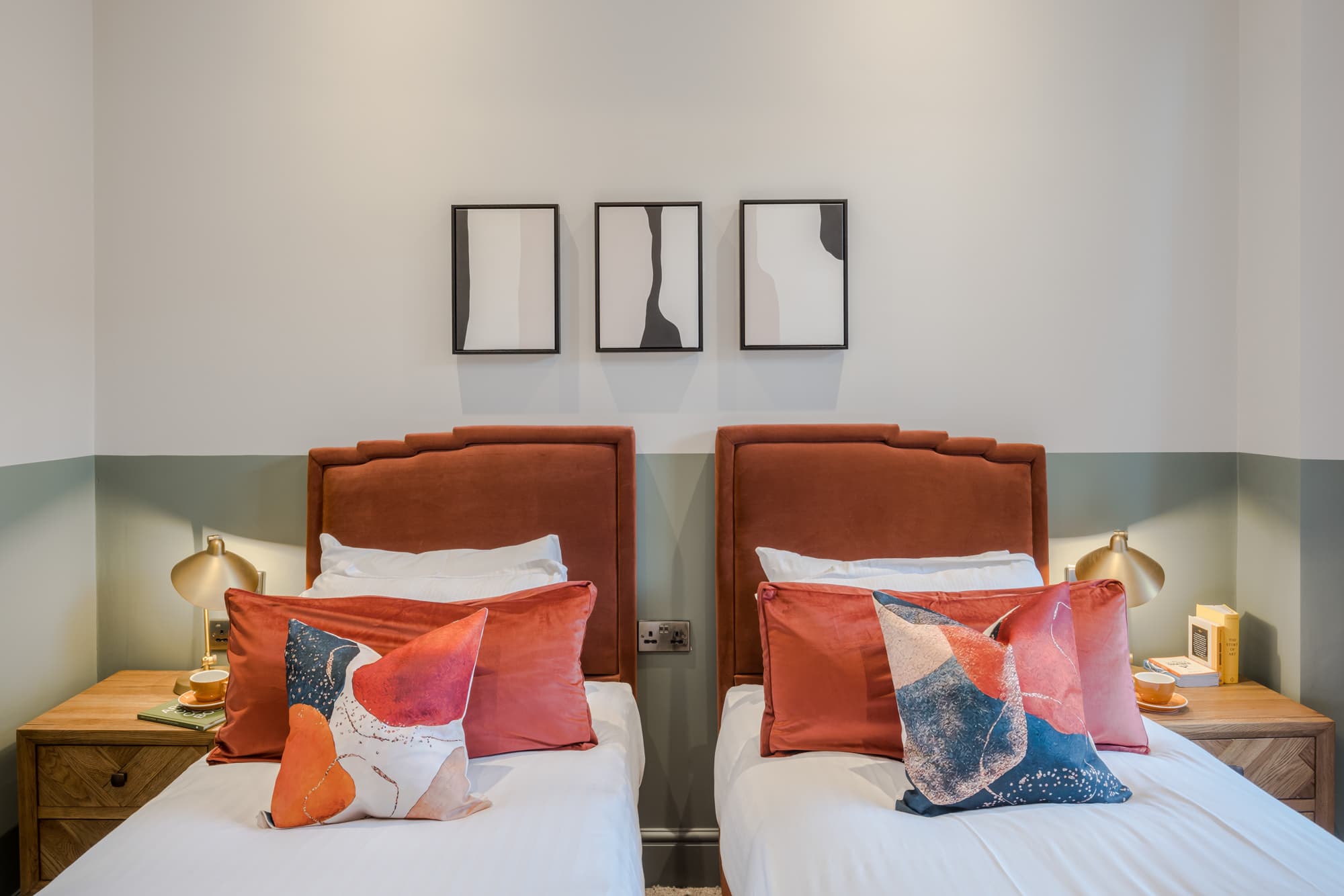 Redland Place 1 Serviced Apartments - Twin Bed