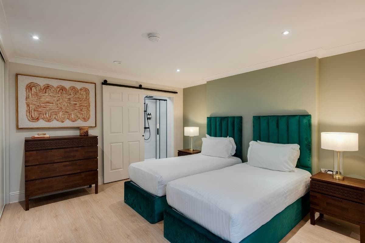 Serviced Apartments in Meridian Place_1
