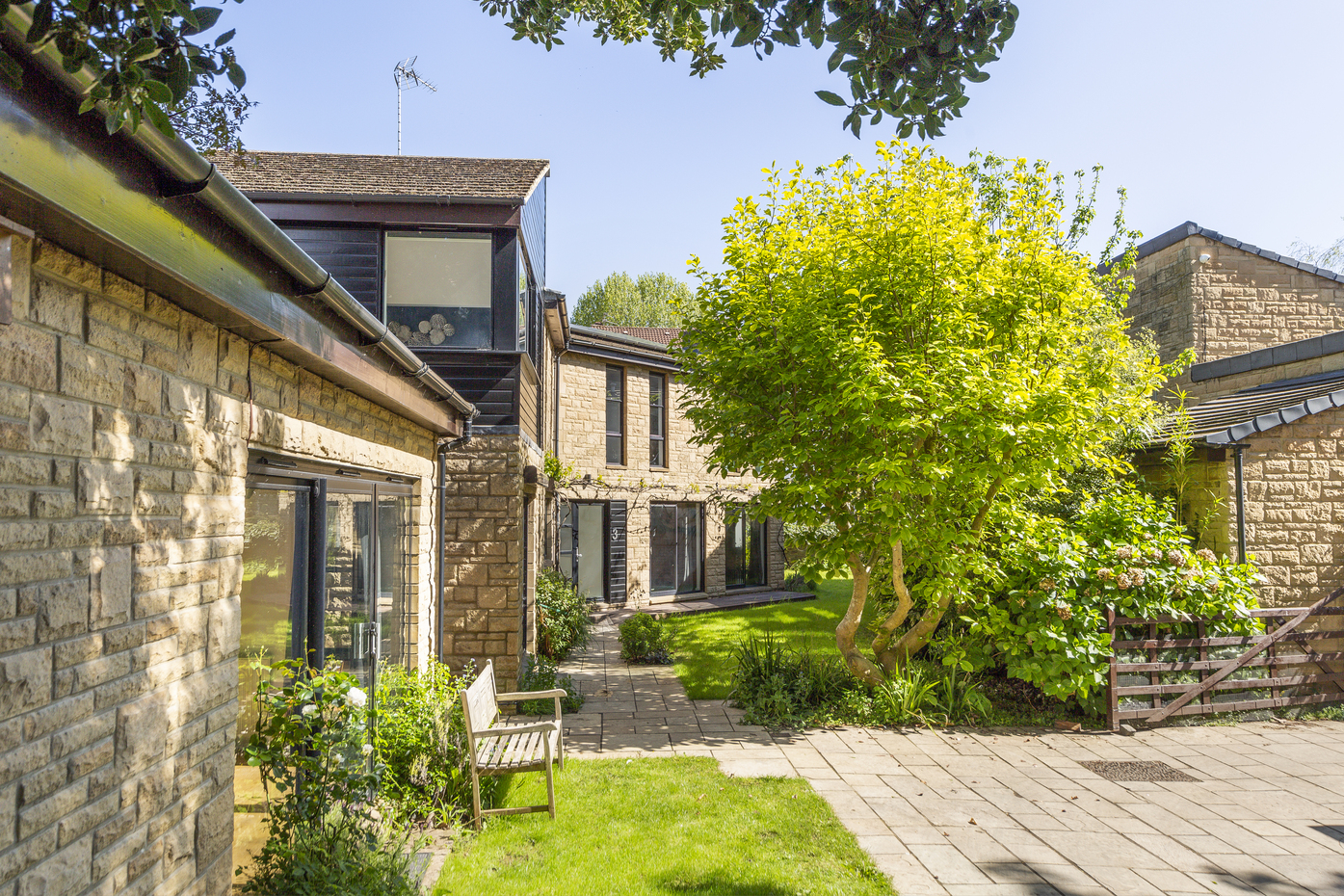 Thorndale No.1 & No.3 - Serviced Apartments & Short Term Lets in Bristol - Your Apartment